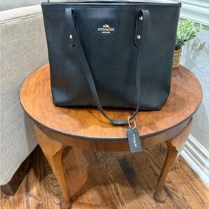 Coach Black Pebbled Leather Tote used: read description and see photos please